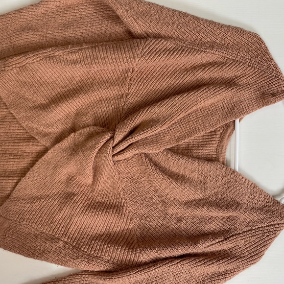 Sweater with knotted/bow back - Picture 2 of 2